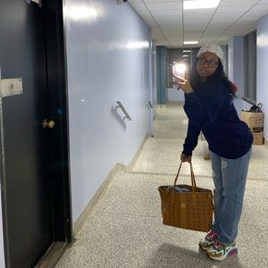 Meet your Posher, Thalia